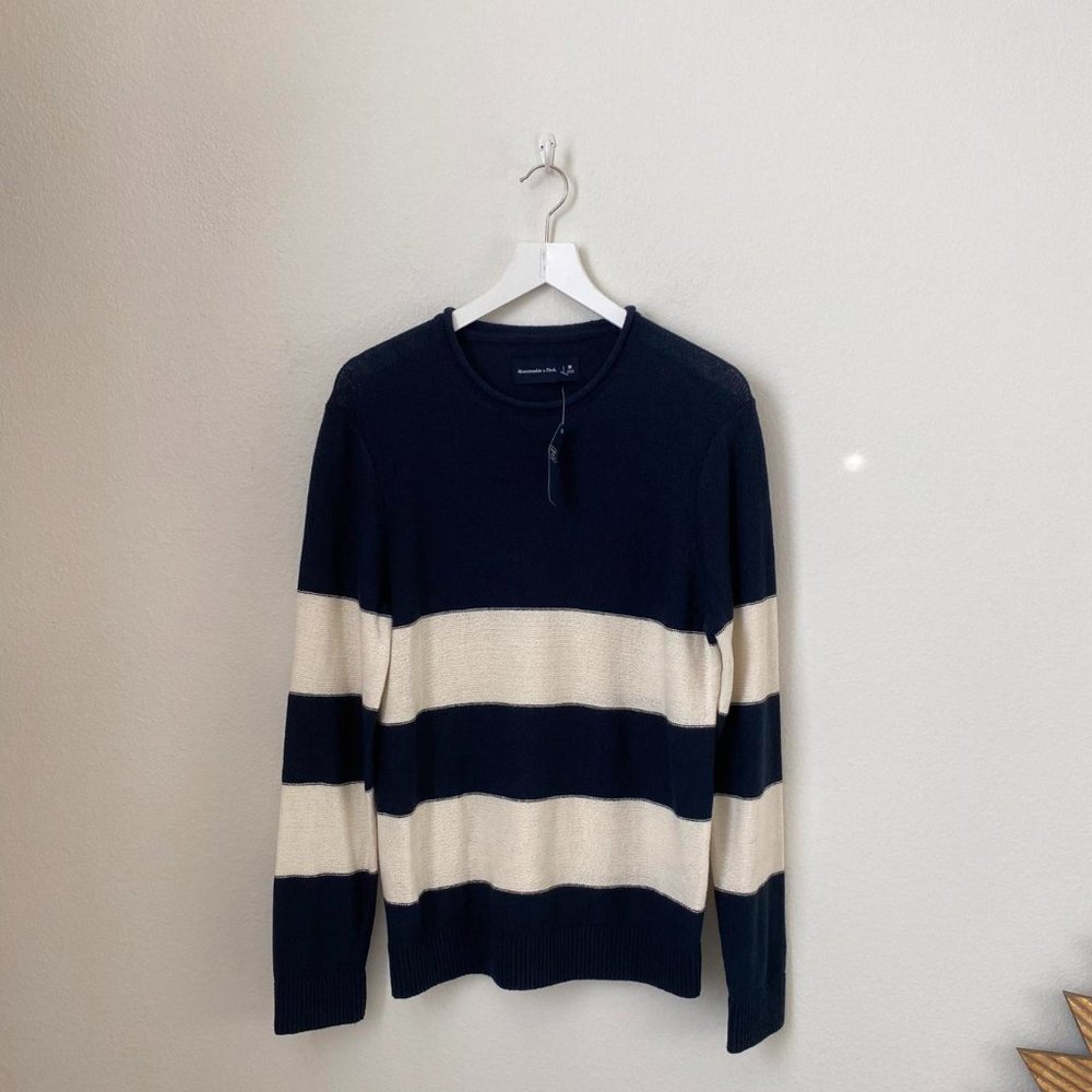 NWT Abercrombie Men’s Knitted Swearer Size Medium